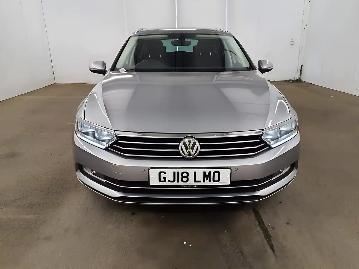Used 2018 Volkswagen Passat Se Business Edition Silver - Interior and Exterior details 3