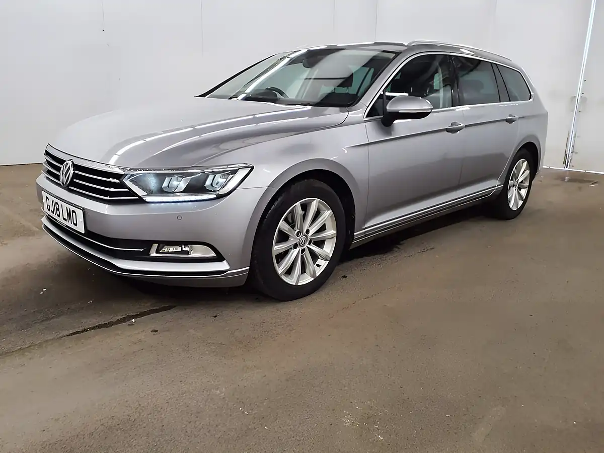 Used 2018 Volkswagen Passat Se Business Edition Silver - Interior and Exterior details 4