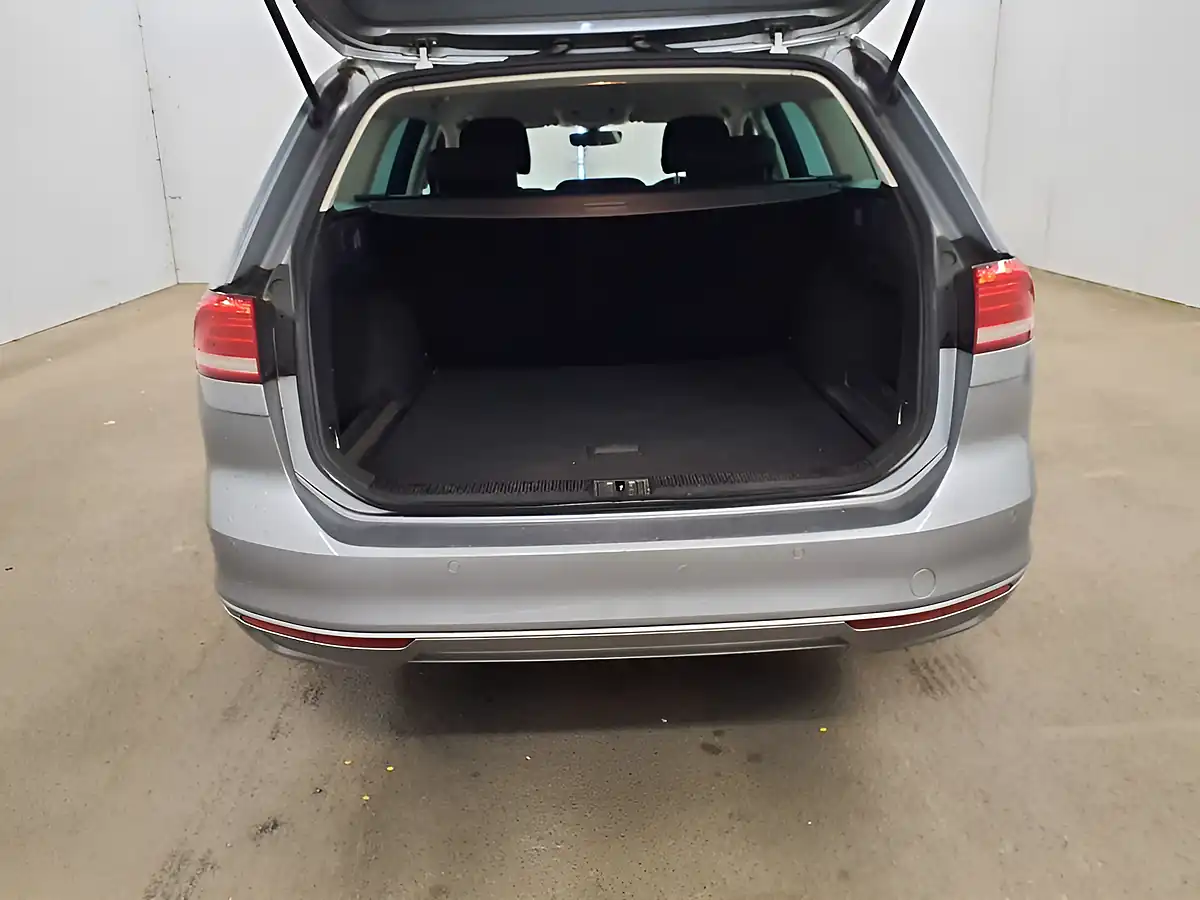 Used 2018 Volkswagen Passat Se Business Edition Silver - Interior and Exterior details 7