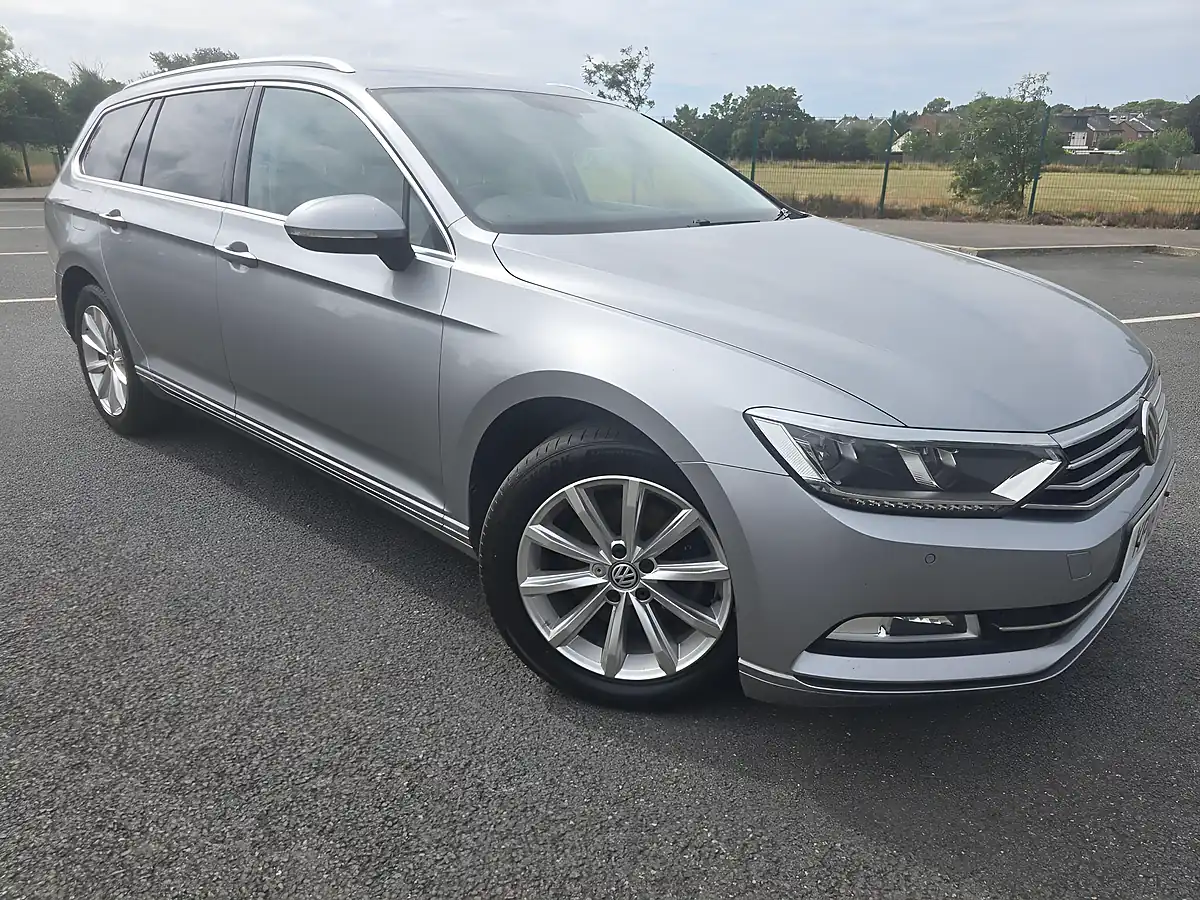 Used 2018 Volkswagen Passat Se Business Silver - Front View
