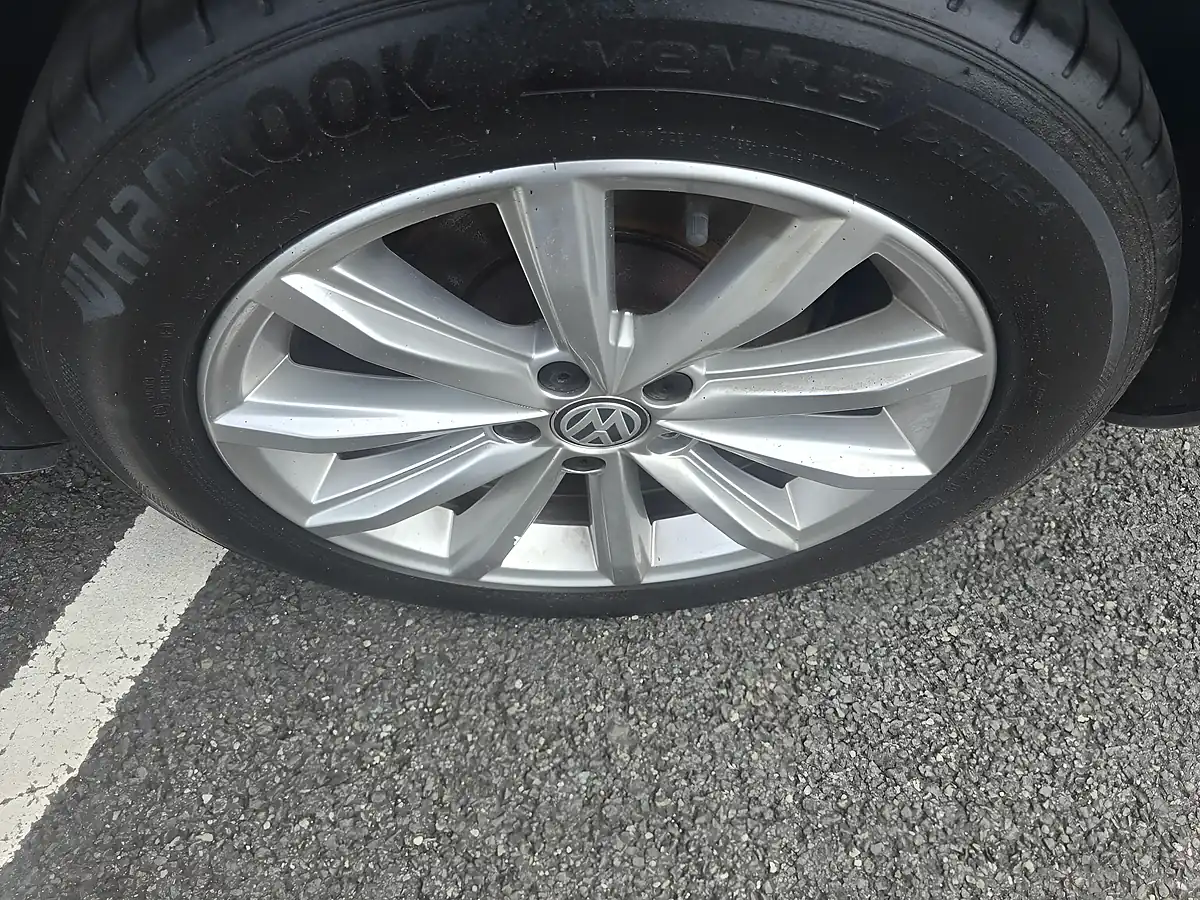 Used 2018 Volkswagen Passat Se Business Silver - Interior and Exterior details 10