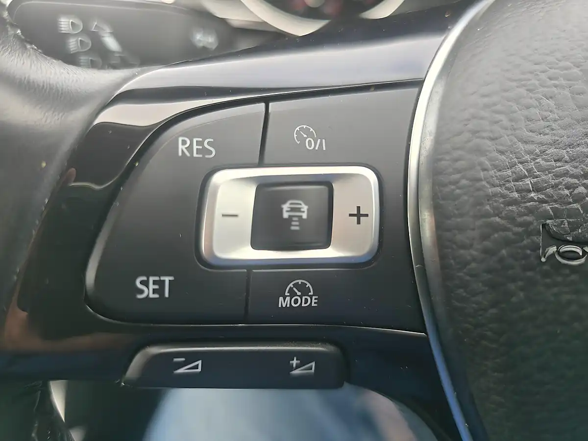 Used 2018 Volkswagen Passat Se Business Silver - Interior and Exterior details 13