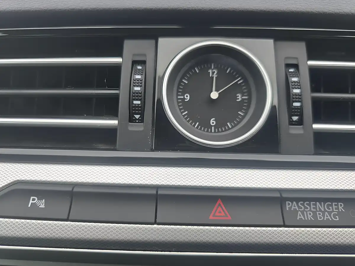 Used 2018 Volkswagen Passat Se Business Silver - Interior and Exterior details 15