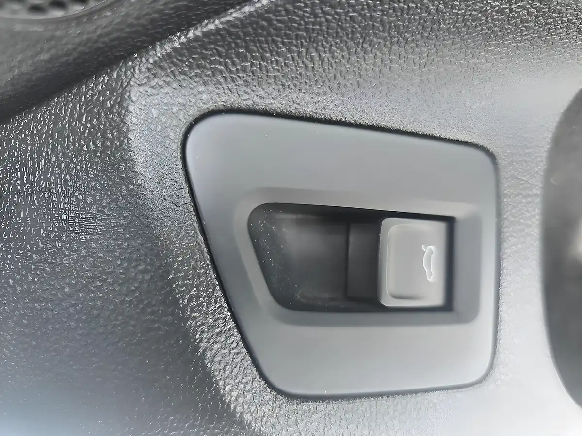 Used 2018 Volkswagen Passat Se Business Silver - Interior and Exterior details 16