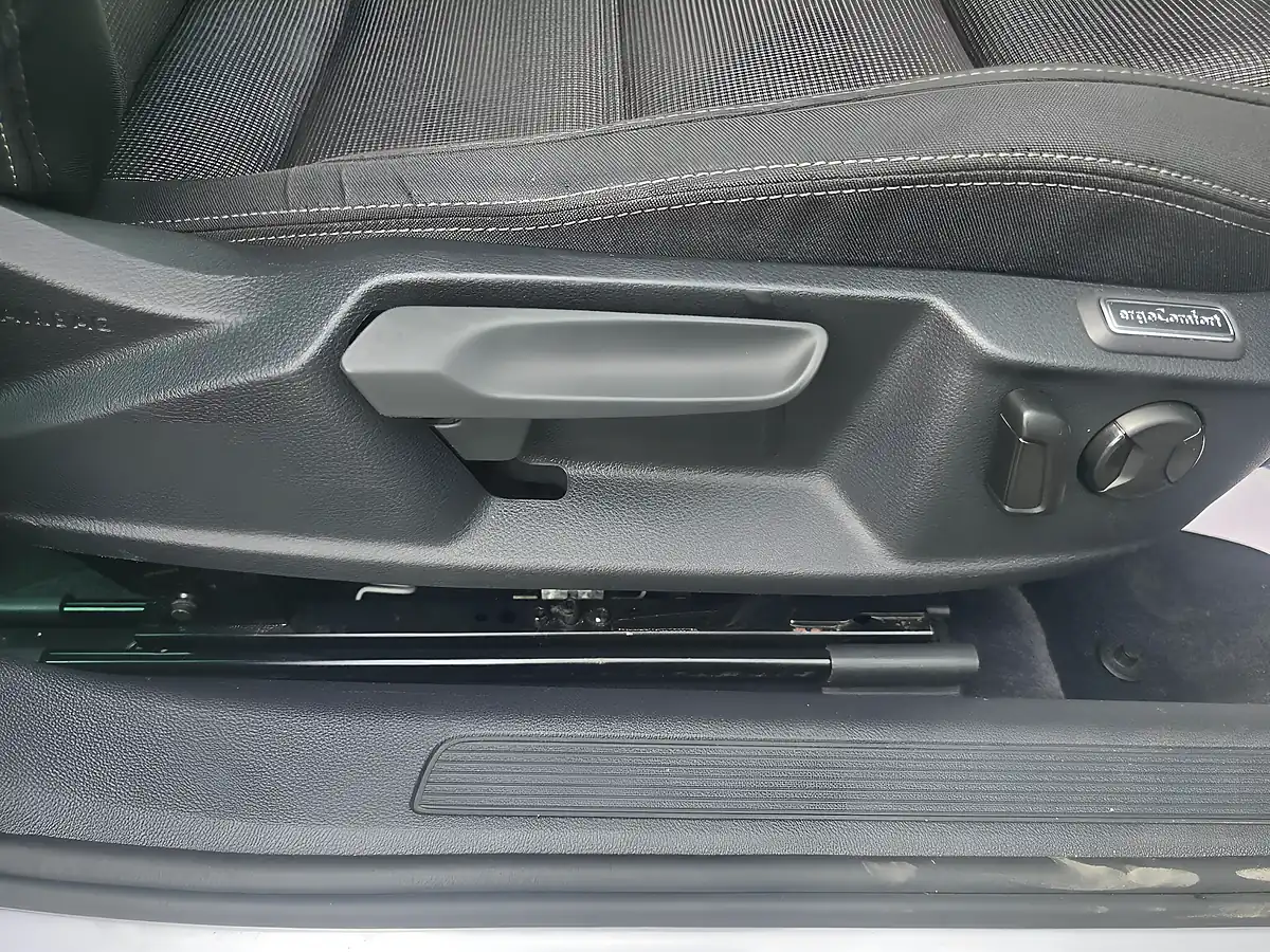 Used 2018 Volkswagen Passat Se Business Silver - Interior and Exterior details 19
