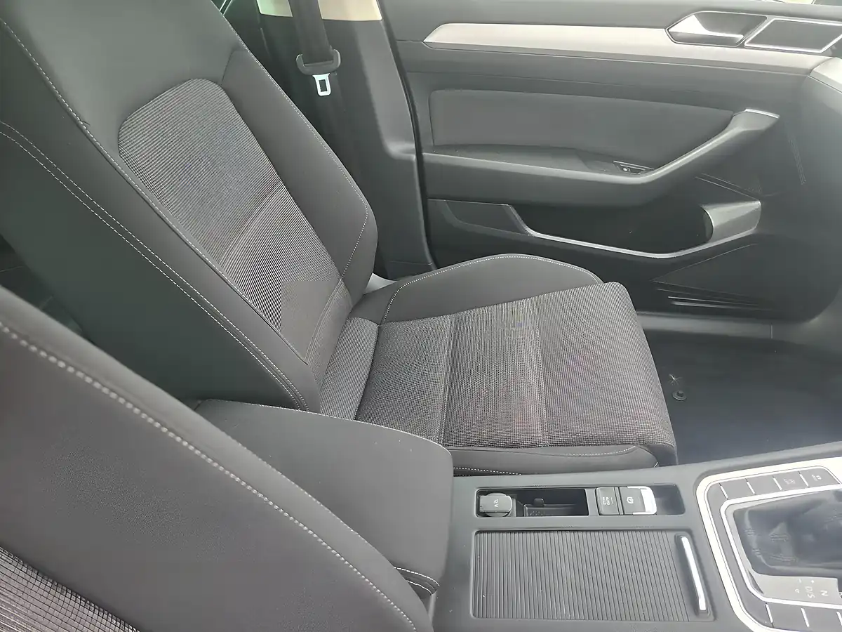 Used 2018 Volkswagen Passat Se Business Silver - Interior and Exterior details 20