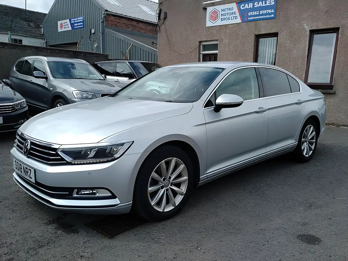 Used 2018 Volkswagen Passat Se Business Silver - Front View
