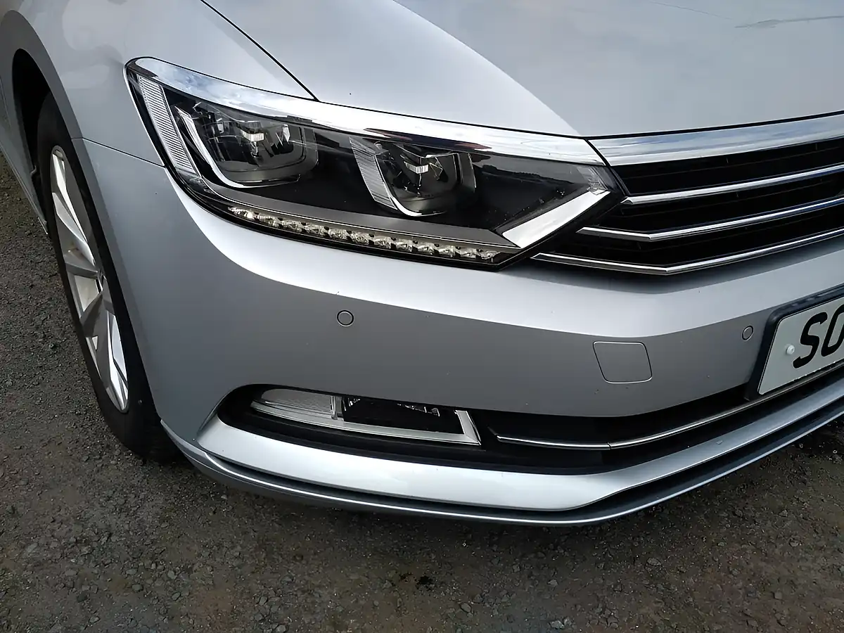 Used 2018 Volkswagen Passat Se Business Silver - Interior and Exterior details 10