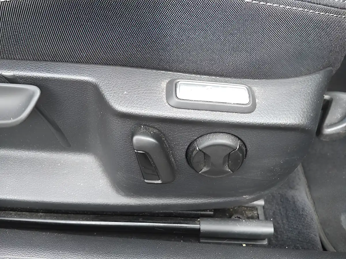 Used 2018 Volkswagen Passat Se Business Silver - Interior and Exterior details 15