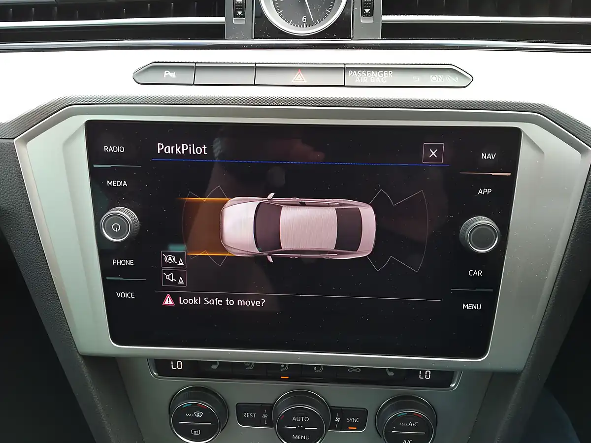 Used 2018 Volkswagen Passat Se Business Silver - Interior and Exterior details 16