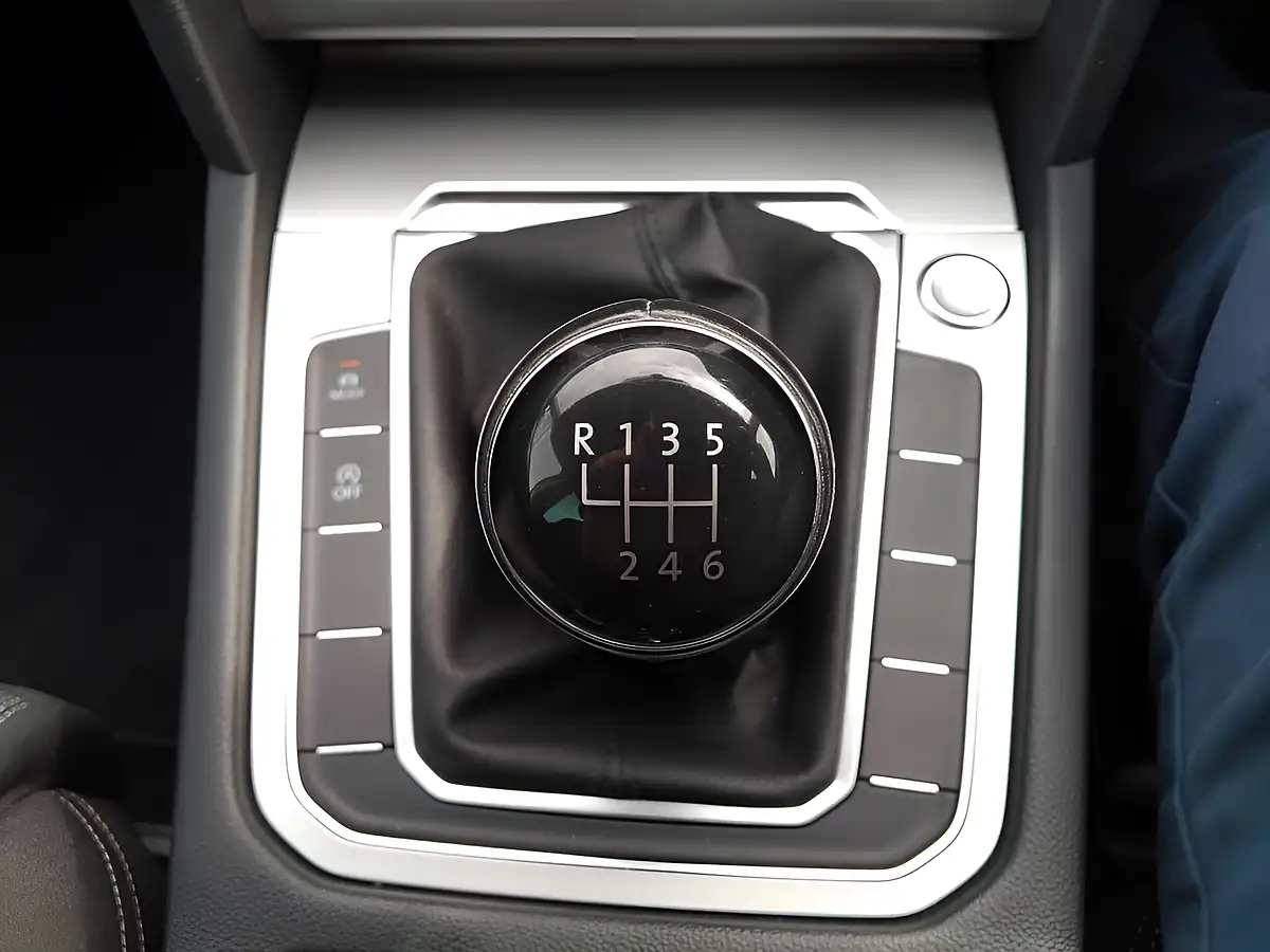 Used 2018 Volkswagen Passat Se Business Silver - Interior and Exterior details 18