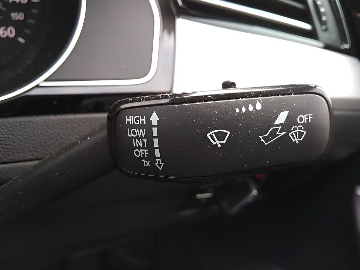 Used 2018 Volkswagen Passat Se Business Silver - Interior and Exterior details 19