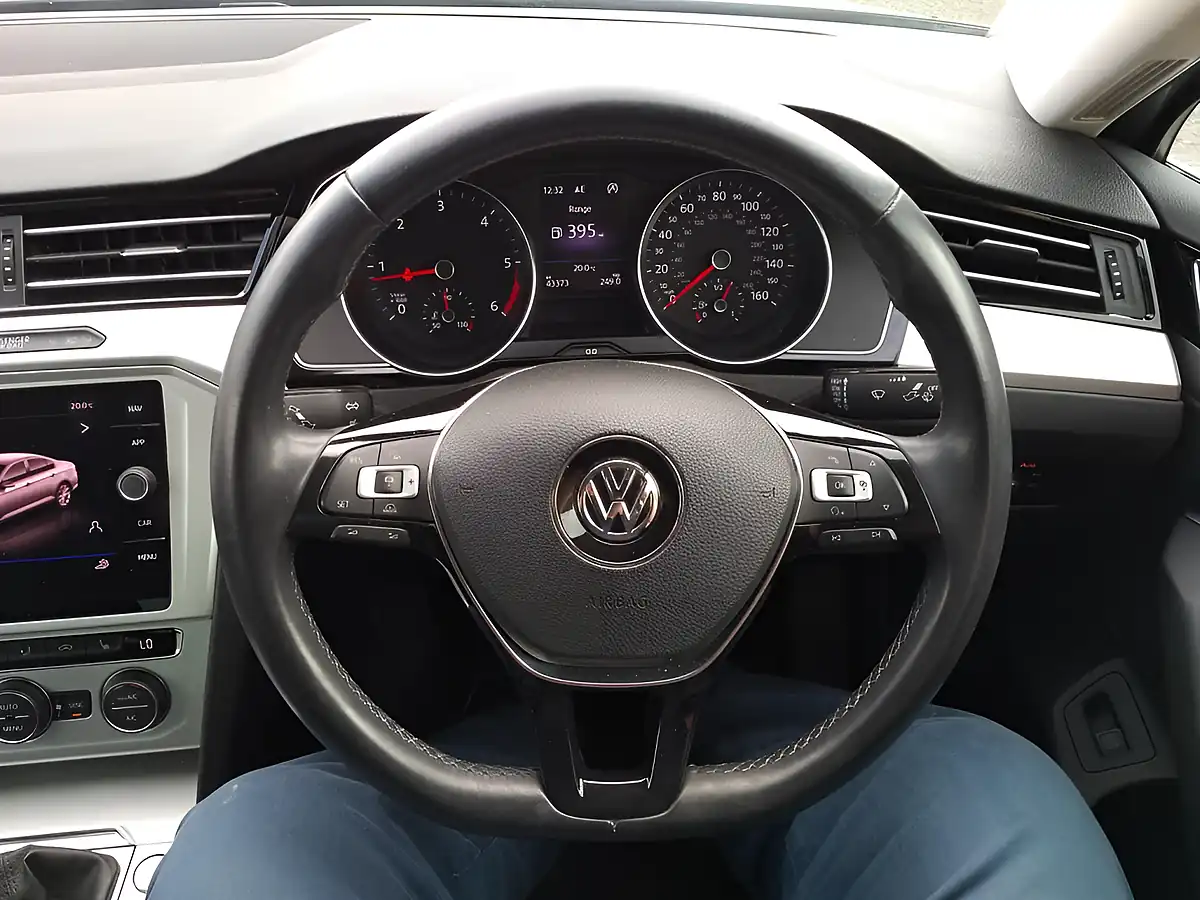 Used 2018 Volkswagen Passat Se Business Silver - Interior and Exterior details 20