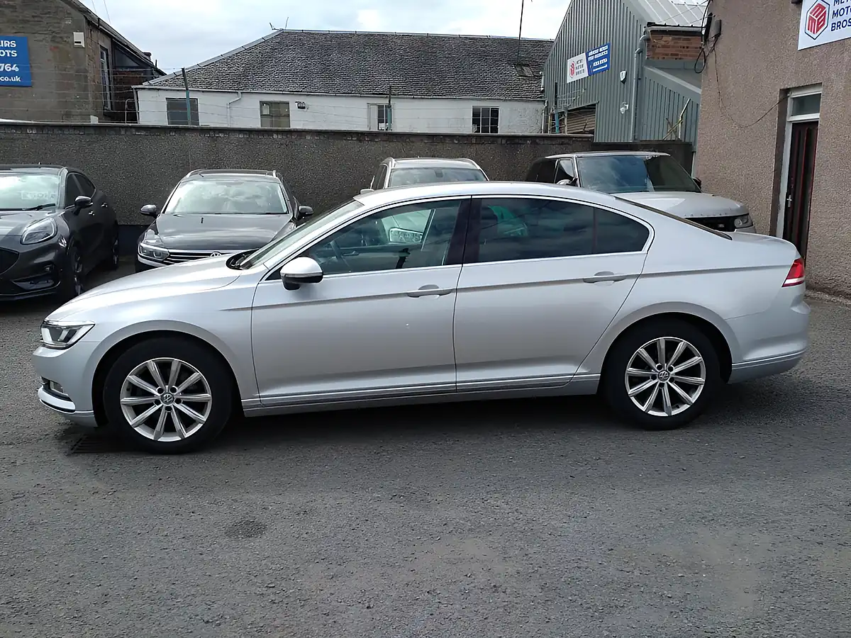 Used 2018 Volkswagen Passat Se Business Silver - Interior and Exterior details 3