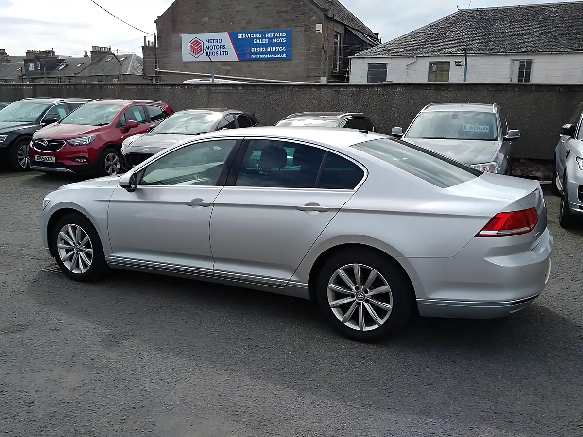 Used 2018 Volkswagen Passat Se Business Silver - Interior and Exterior details 4