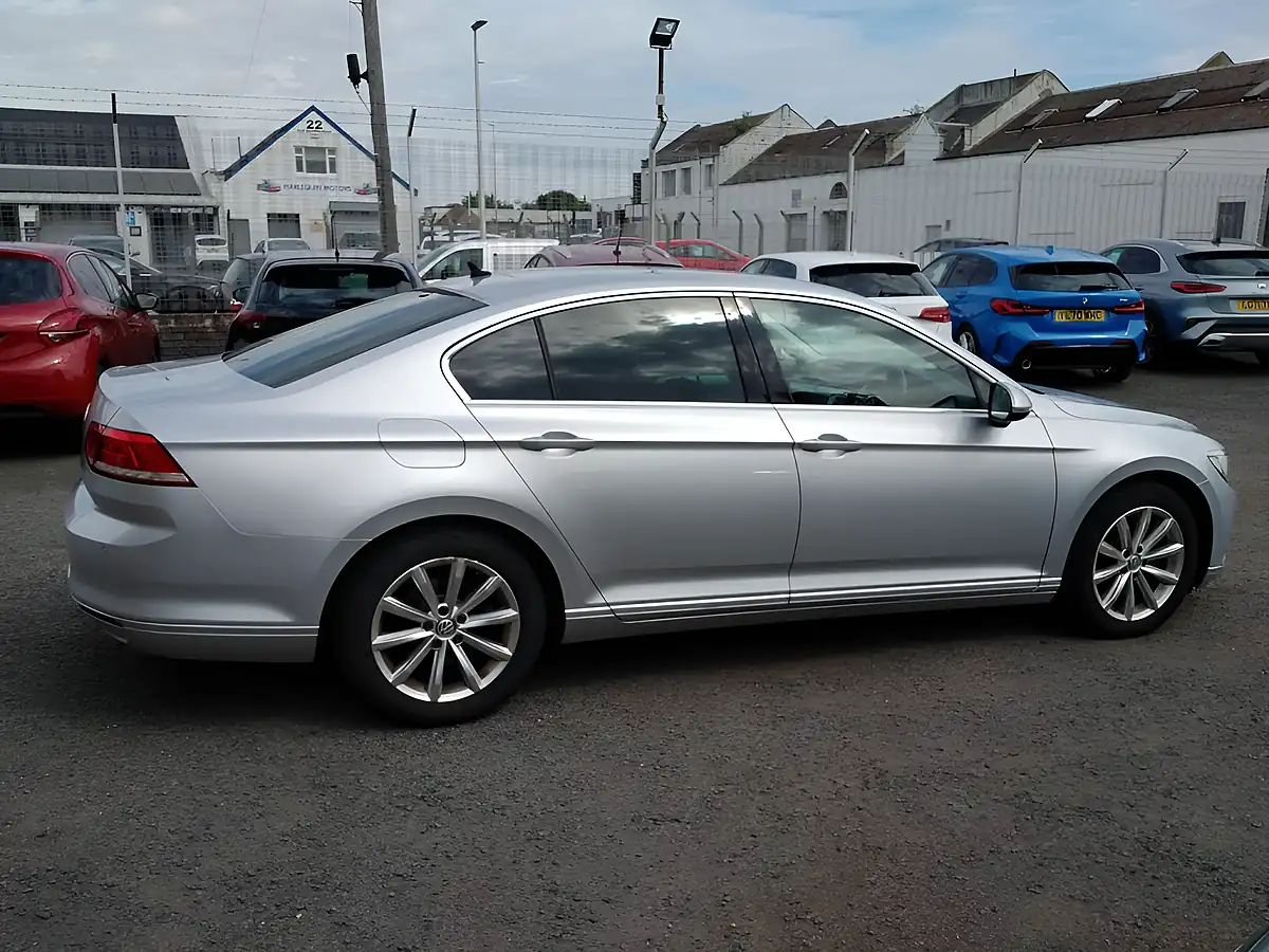 Used 2018 Volkswagen Passat Se Business Silver - Interior and Exterior details 8