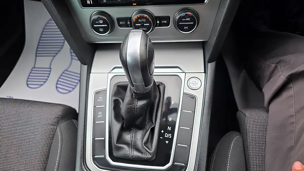 Used 2018 Volkswagen Passat Se Business Silver - Interior and Exterior details 12