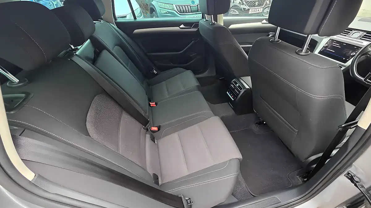 Used 2018 Volkswagen Passat Se Business Silver - Interior and Exterior details 13