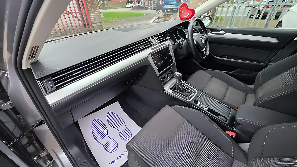 Used 2018 Volkswagen Passat Se Business Silver - Interior and Exterior details 18