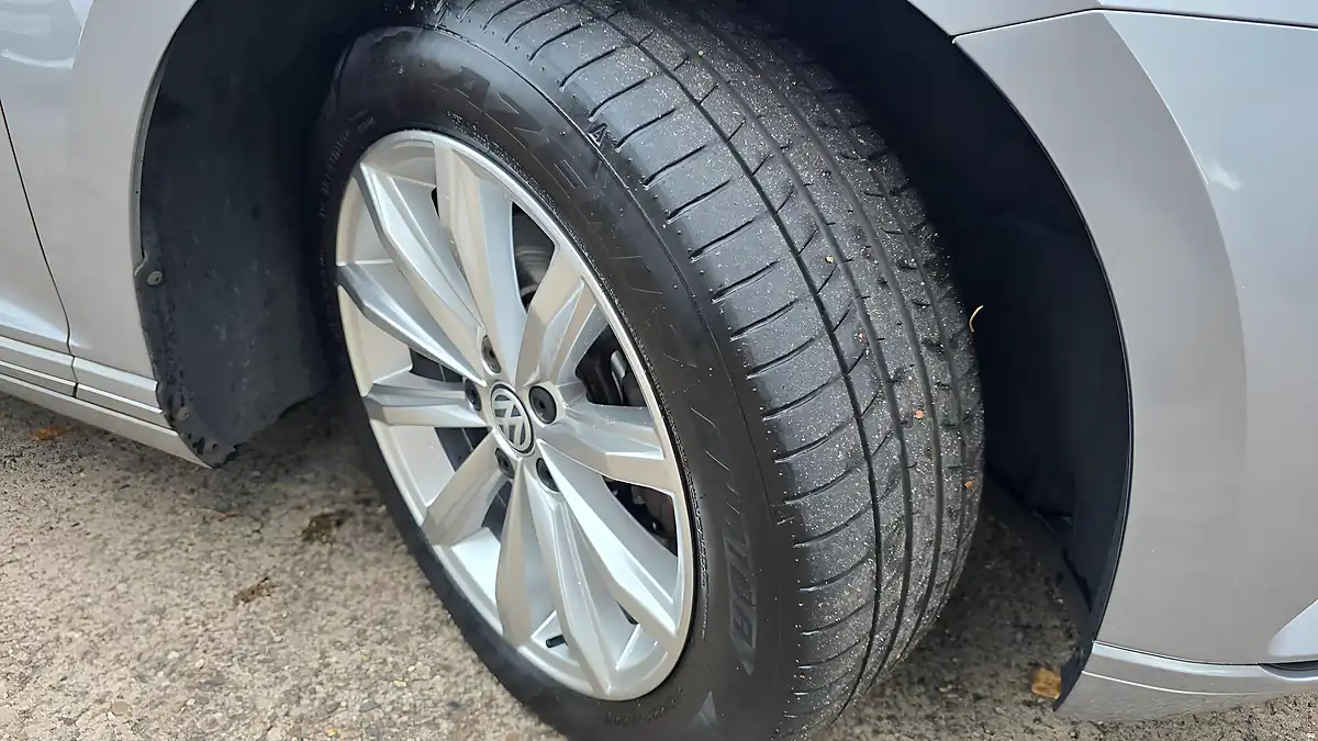 Used 2018 Volkswagen Passat Se Business Silver - Interior and Exterior details 19
