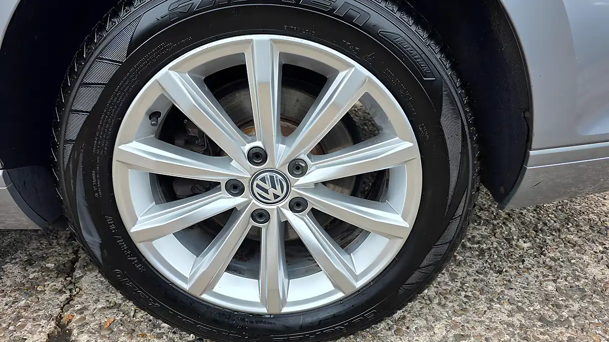 Used 2018 Volkswagen Passat Se Business Silver - Interior and Exterior details 20