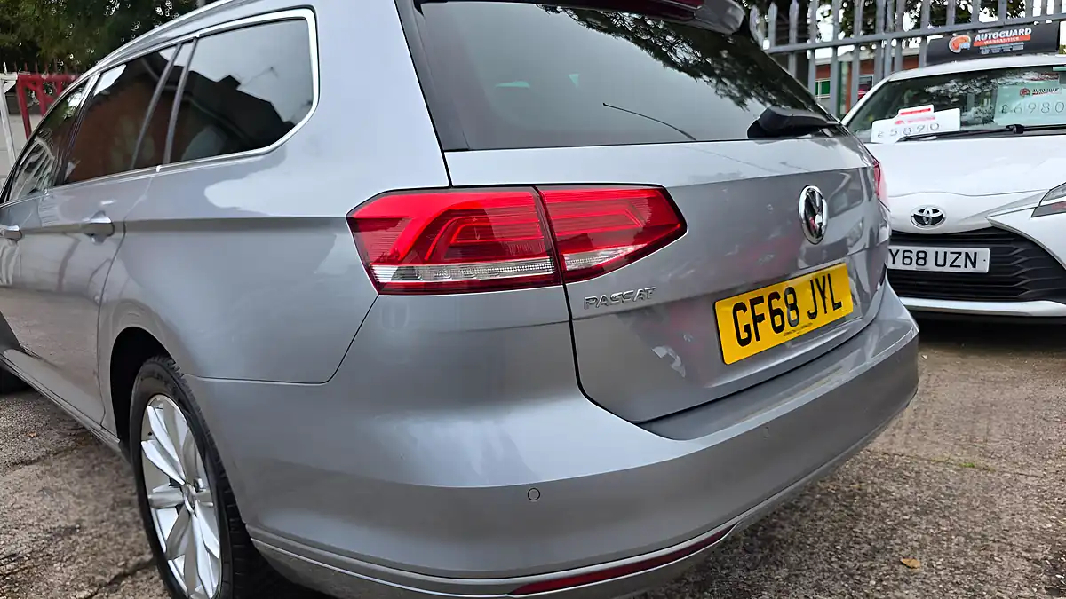 Used 2018 Volkswagen Passat Se Business Silver - Interior and Exterior details 6