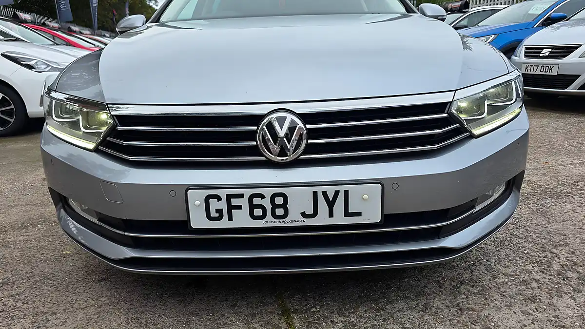 Used 2018 Volkswagen Passat Se Business Silver - Interior and Exterior details 9