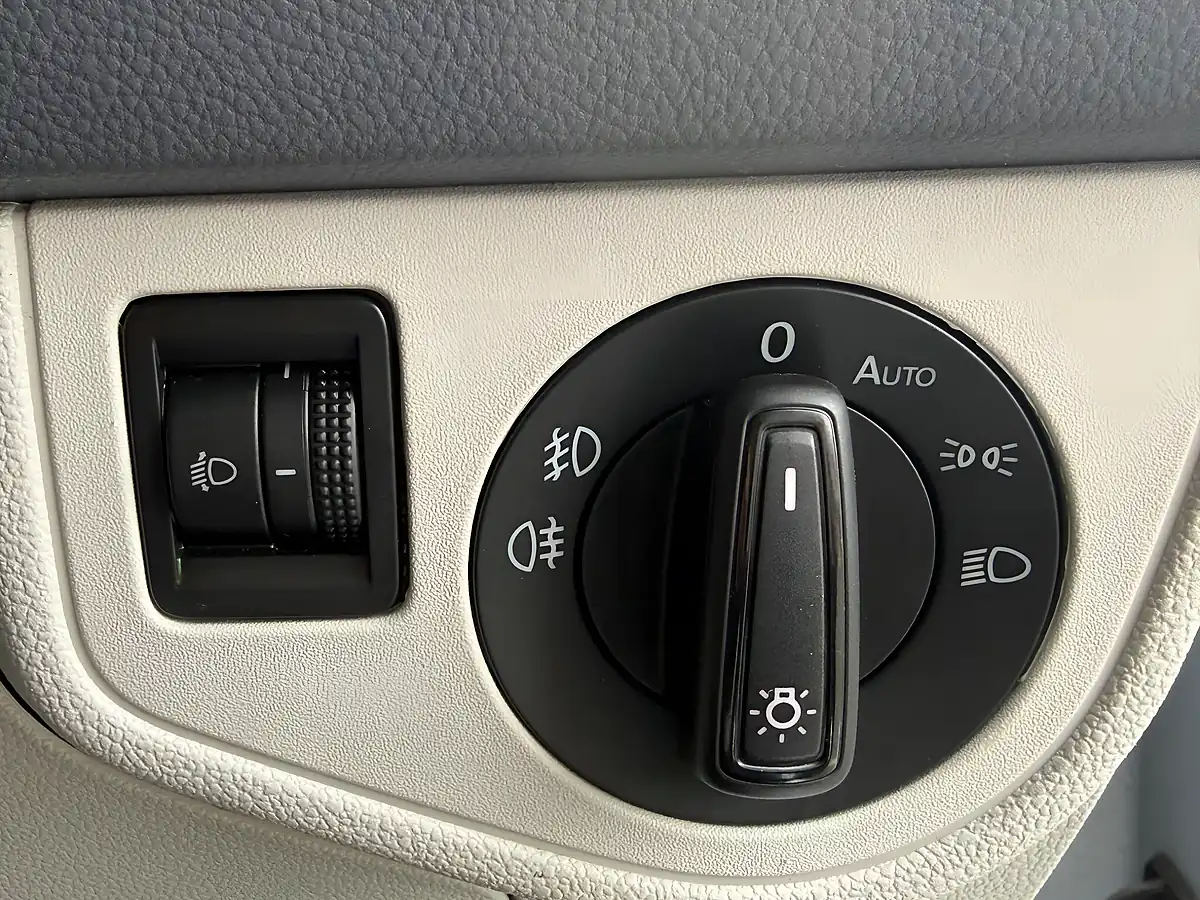 Used 2018 Volkswagen Polo Beats Silver - Interior and Exterior details 16