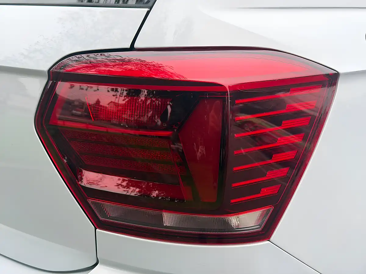 Used 2018 Volkswagen Polo Beats Silver - Interior and Exterior details 9