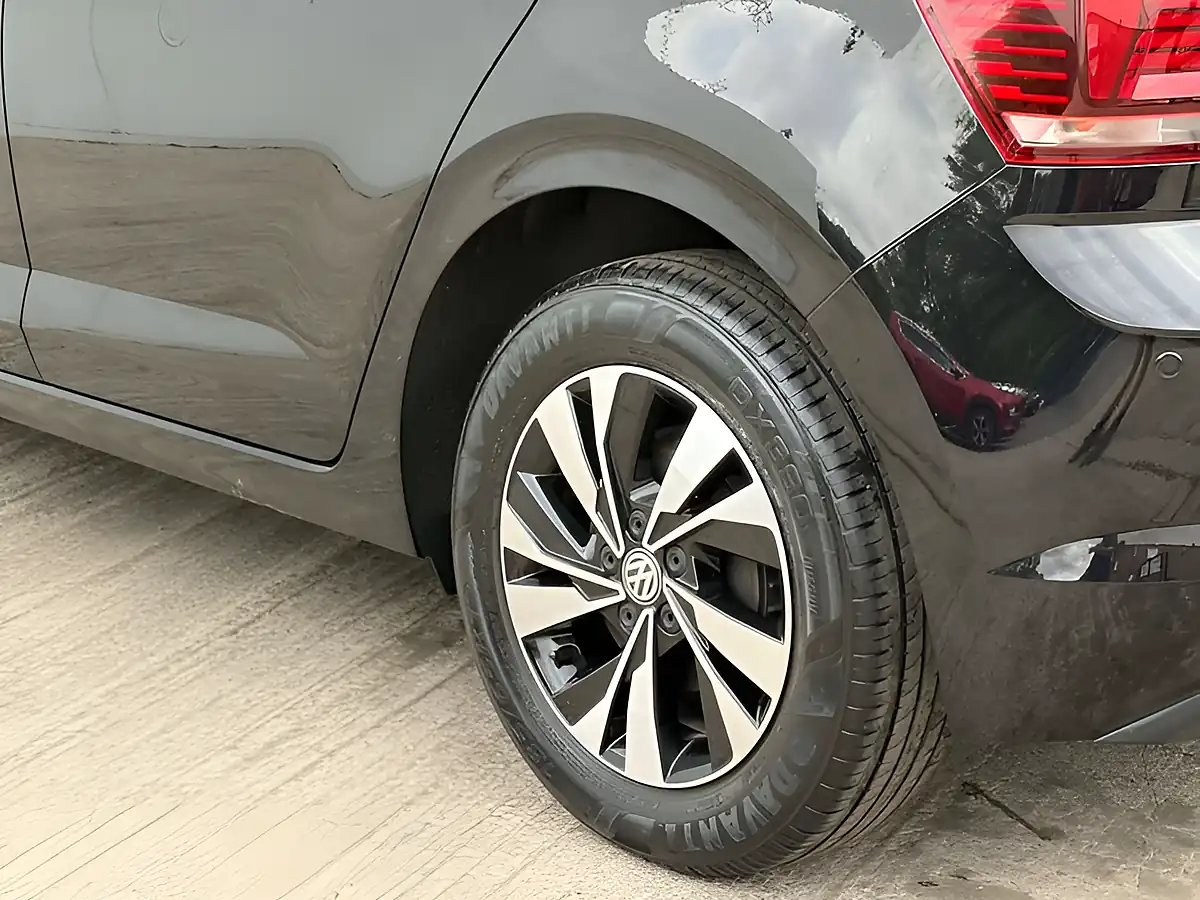 Used 2018 Volkswagen Polo Se Black - Interior and Exterior details 15