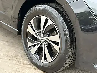 Used 2018 Volkswagen Polo Se Black - Interior and Exterior details 7