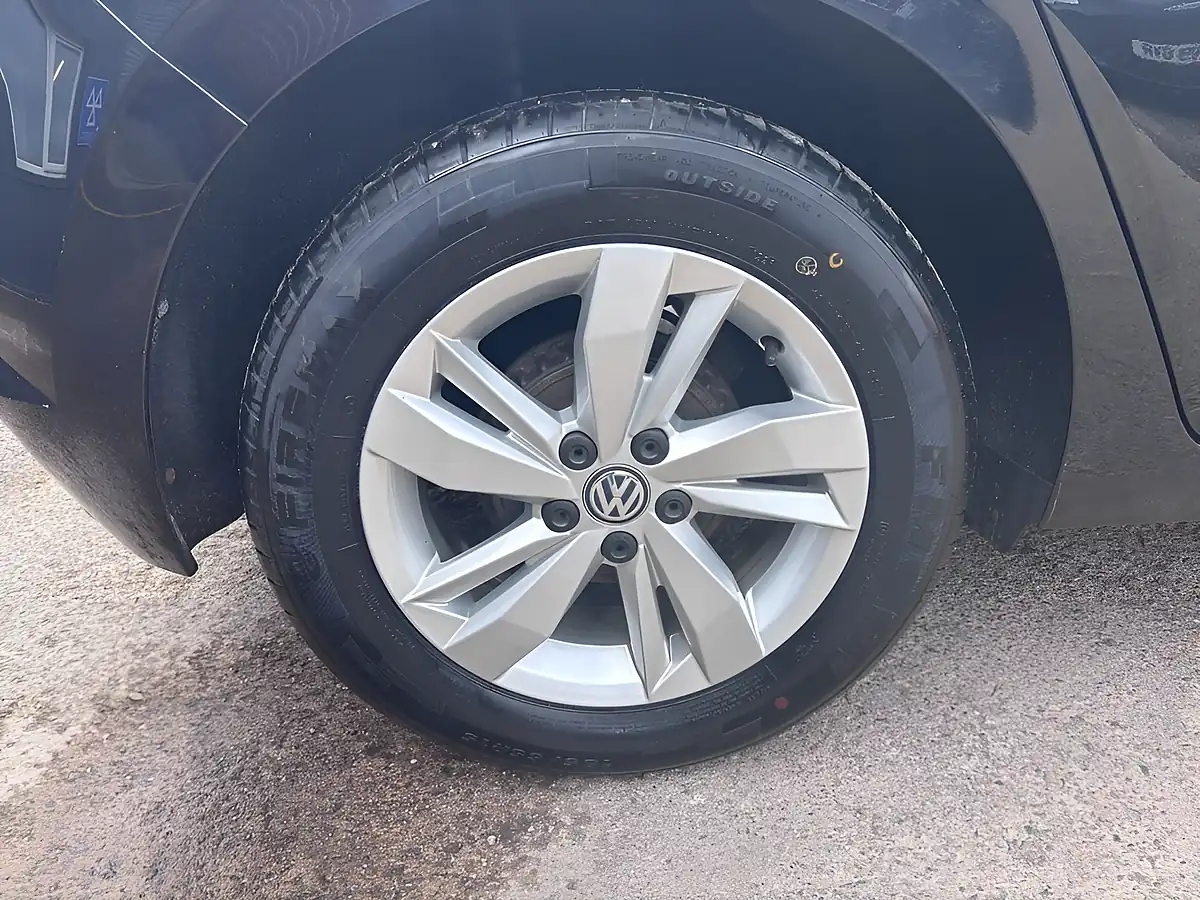 Used 2018 Volkswagen Polo Se Black - Interior and Exterior details 10