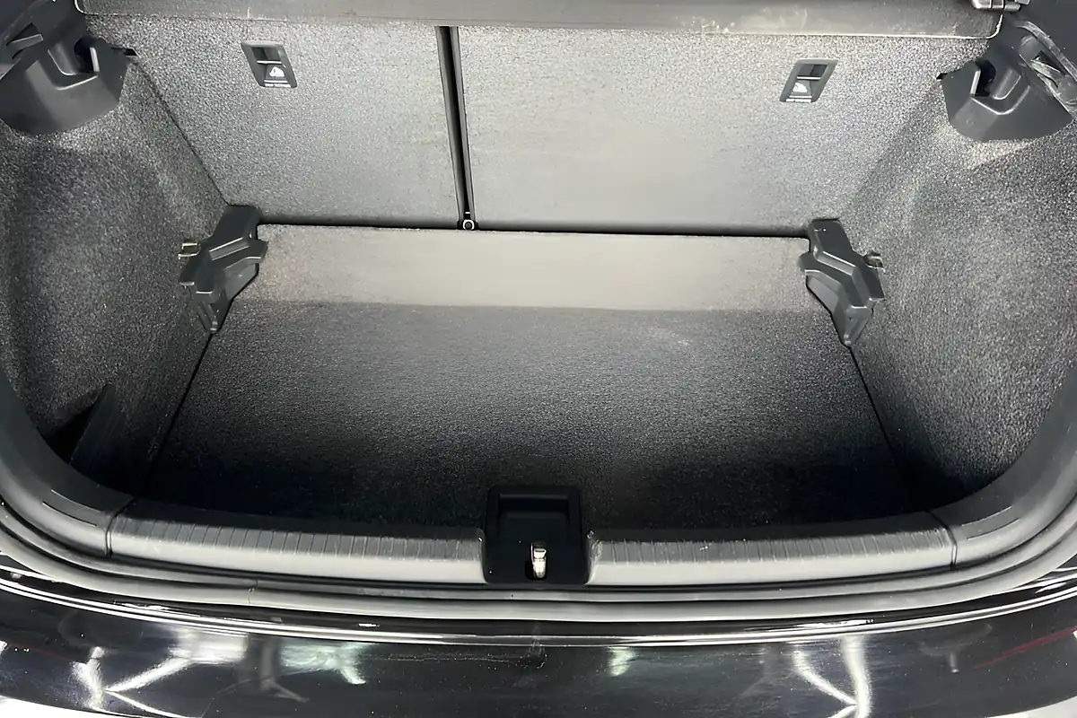 Used 2018 Volkswagen Polo Se Black - Interior and Exterior details 14