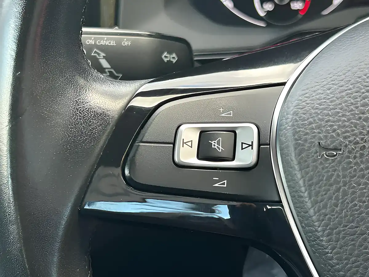 Used 2018 Volkswagen Polo Se Black - Interior and Exterior details 17