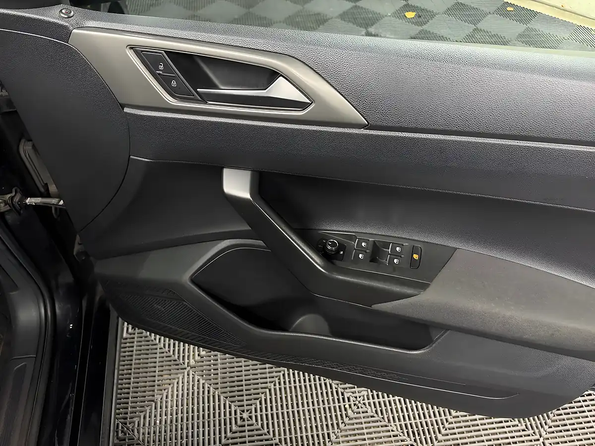 Used 2018 Volkswagen Polo Se Black - Interior and Exterior details 8