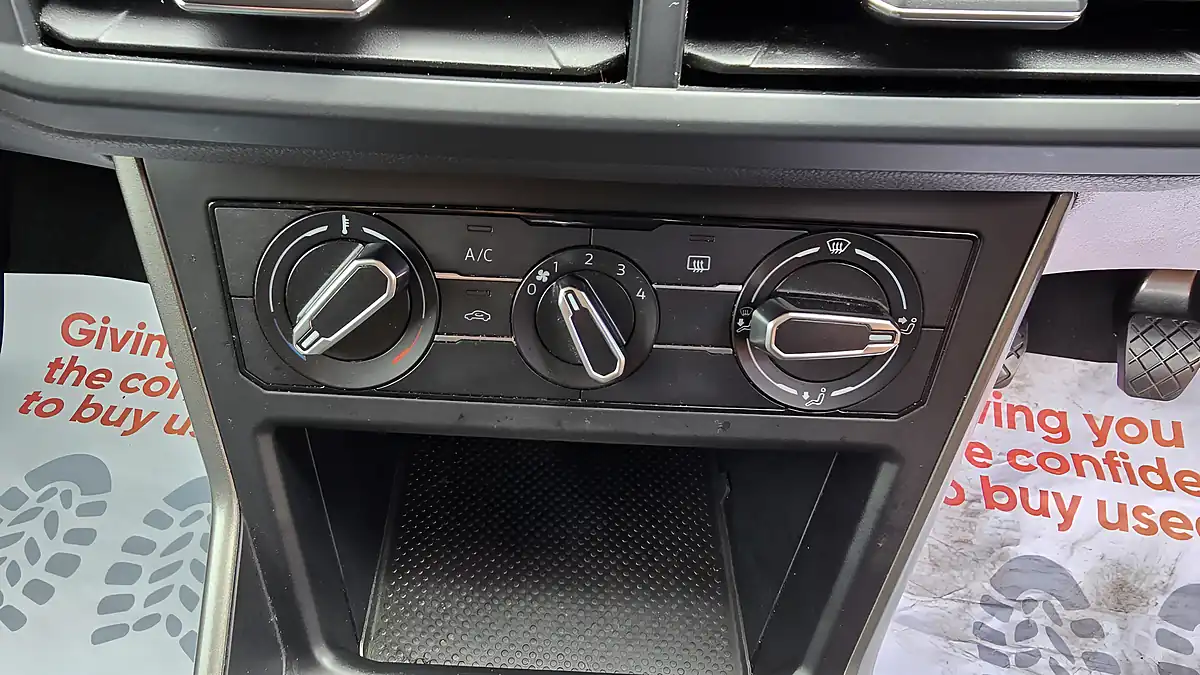 Used 2018 Volkswagen Polo Se Black - Interior and Exterior details 13