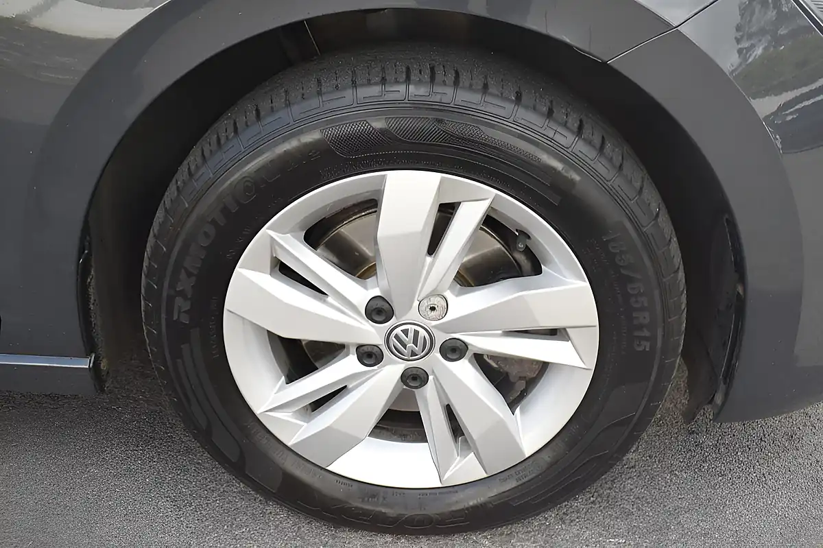 Used 2018 Volkswagen Polo Se Grey - Interior and Exterior details 4
