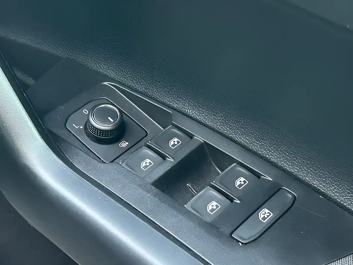 Used 2018 Volkswagen Polo Se Grey - Interior and Exterior details 20