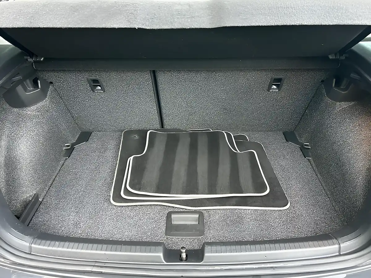 Used 2018 Volkswagen Polo Se Grey - Interior and Exterior details 9