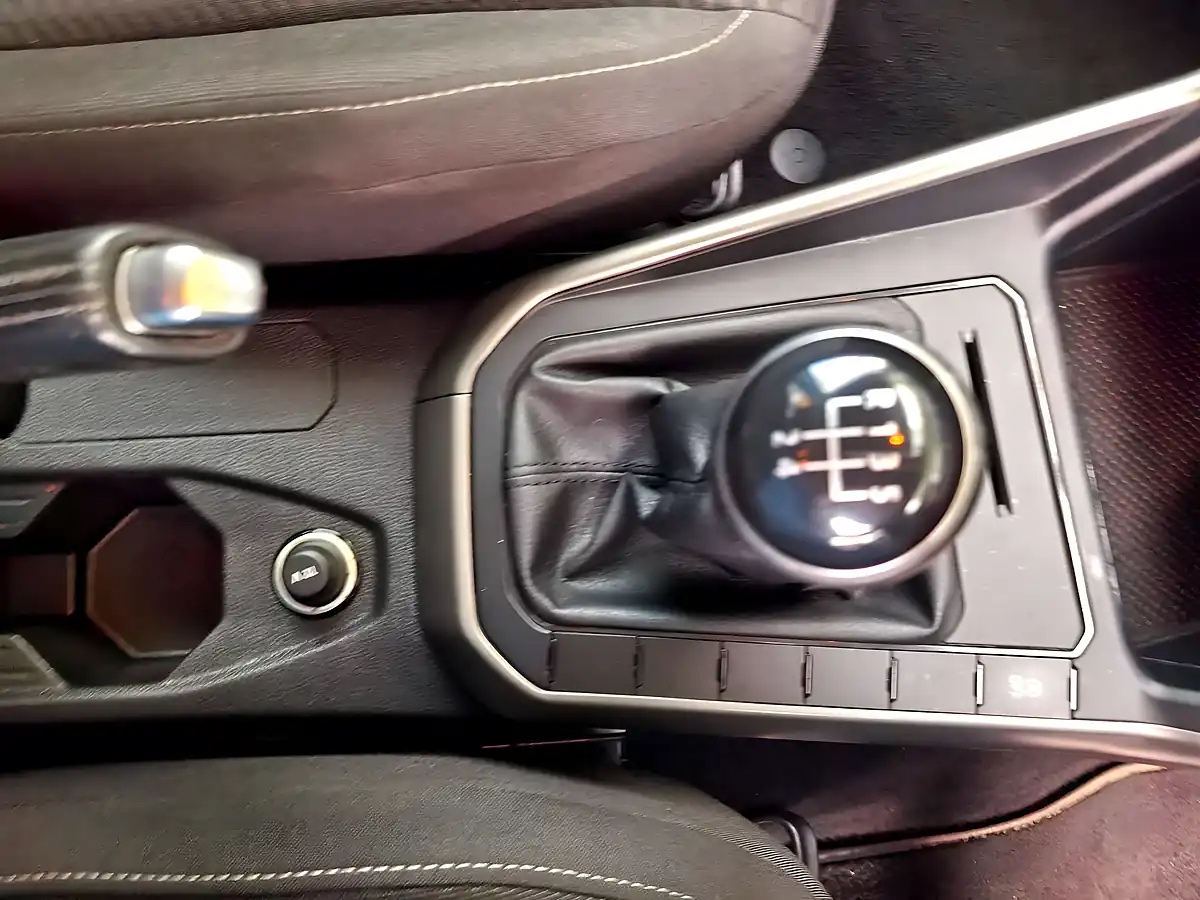 Used 2018 Volkswagen Polo Se Grey - Interior and Exterior details 10