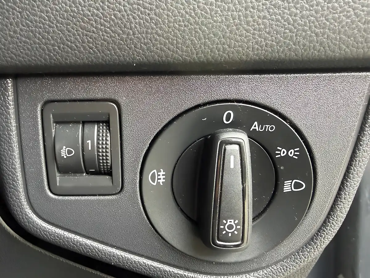 Used 2018 Volkswagen Polo Se - Interior and Exterior details 17