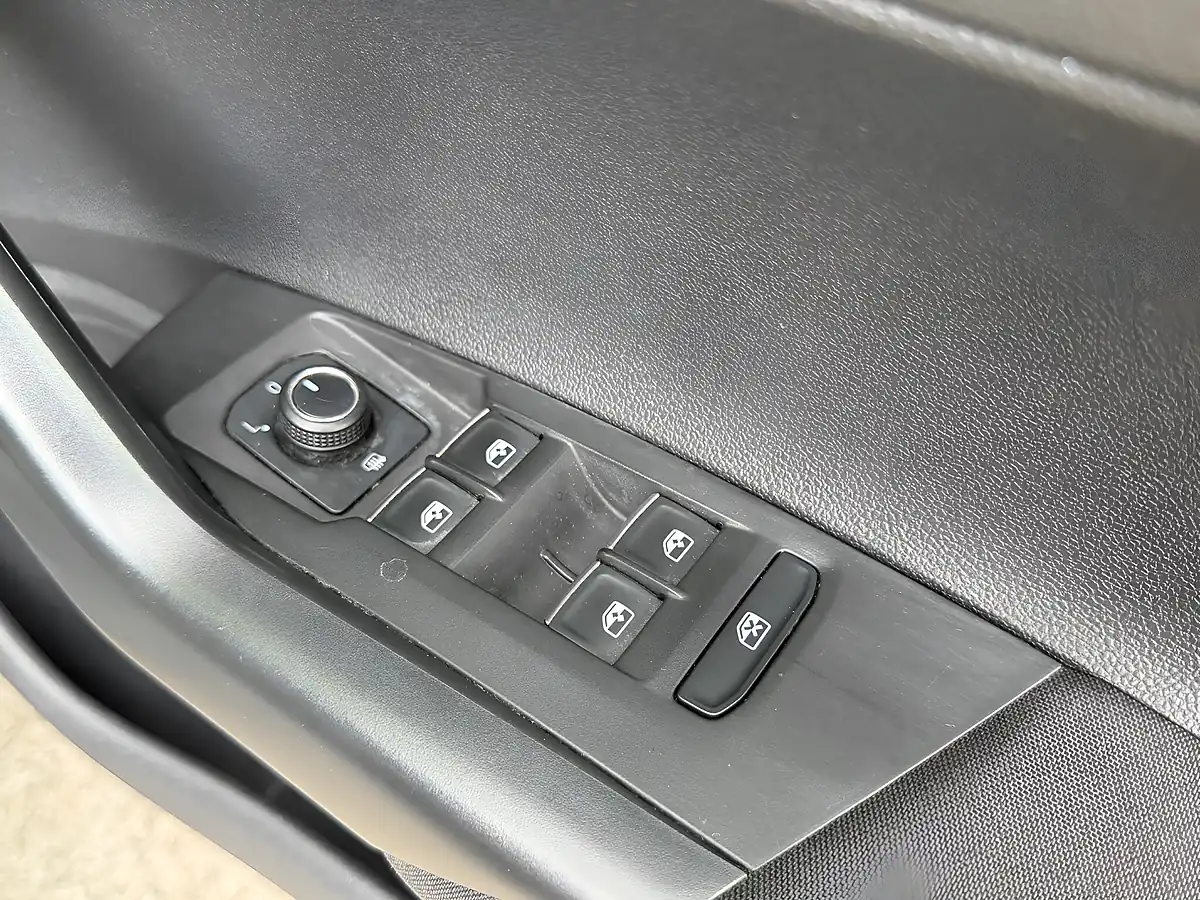 Used 2018 Volkswagen Polo Se - Interior and Exterior details 18