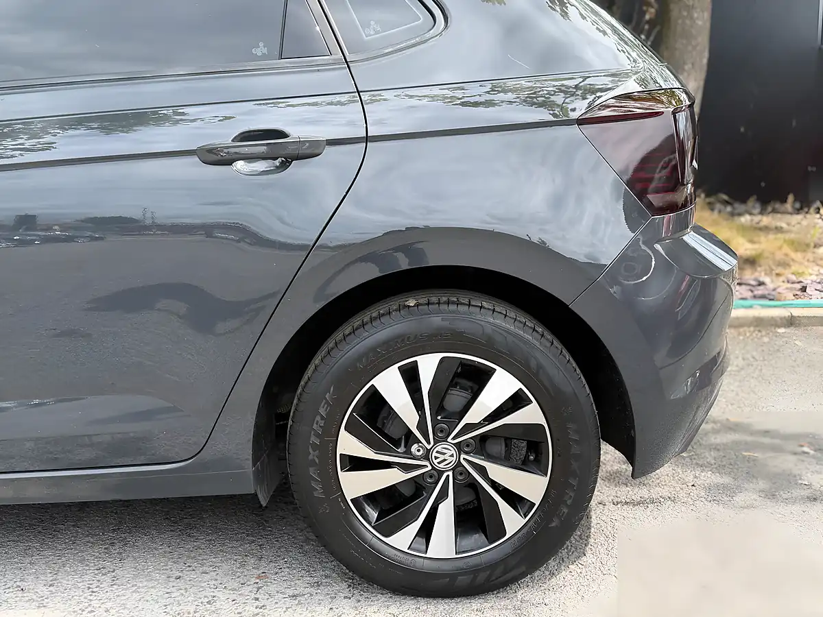 Used 2018 Volkswagen Polo Se - Interior and Exterior details 9