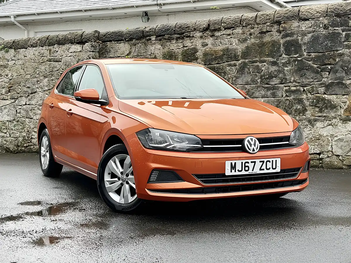 Used 2018 Volkswagen Polo Se Orange - Front View