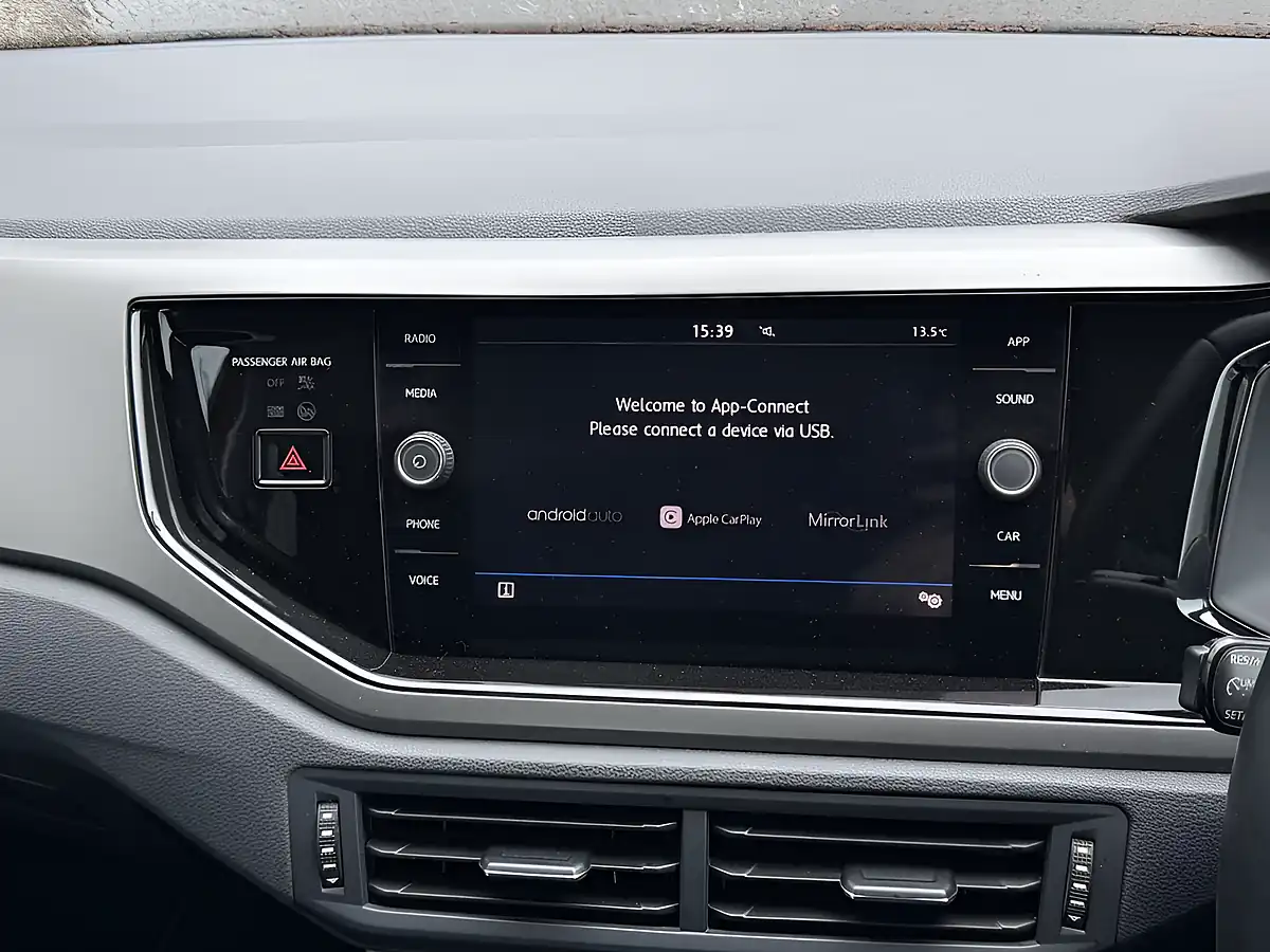 Used 2018 Volkswagen Polo Se Orange - Interior and Exterior details 9