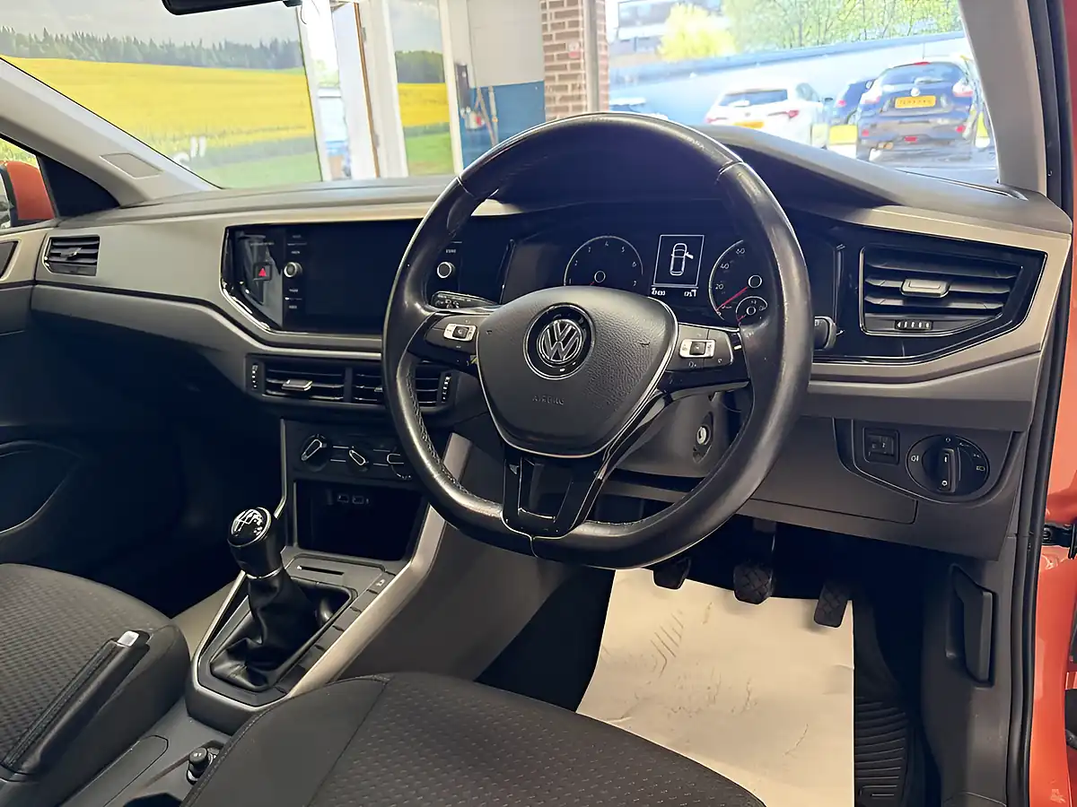 Used 2018 Volkswagen Polo Se Orange - Interior and Exterior details 10
