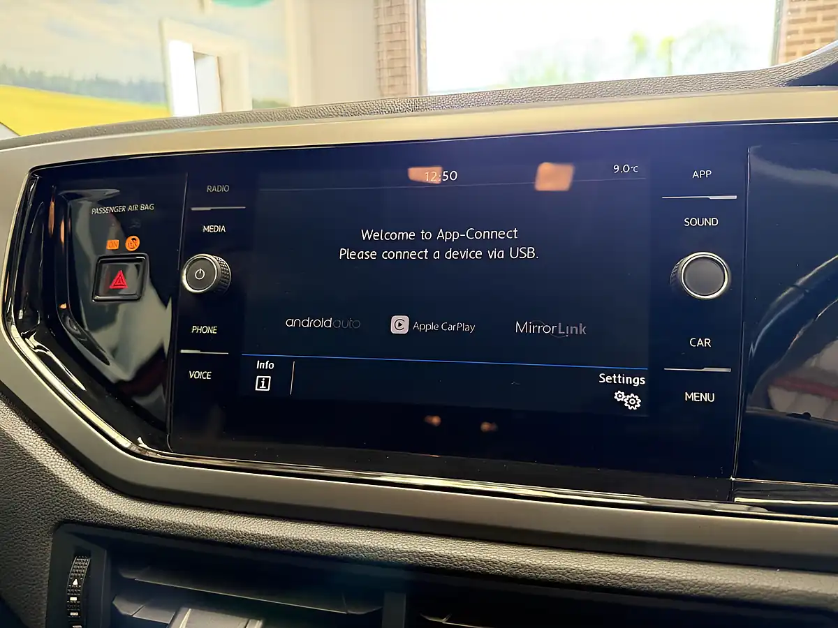 Used 2018 Volkswagen Polo Se Orange - Interior and Exterior details 17