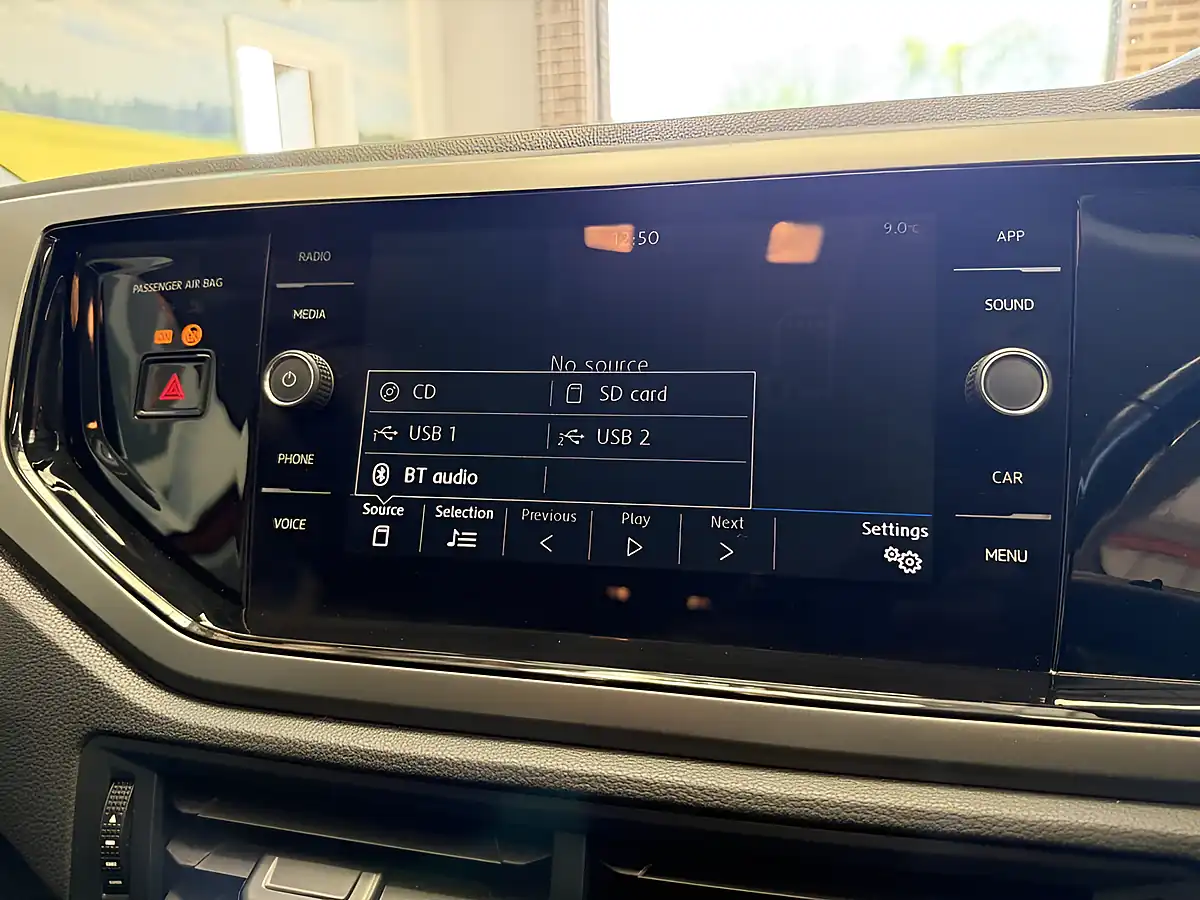 Used 2018 Volkswagen Polo Se Orange - Interior and Exterior details 18
