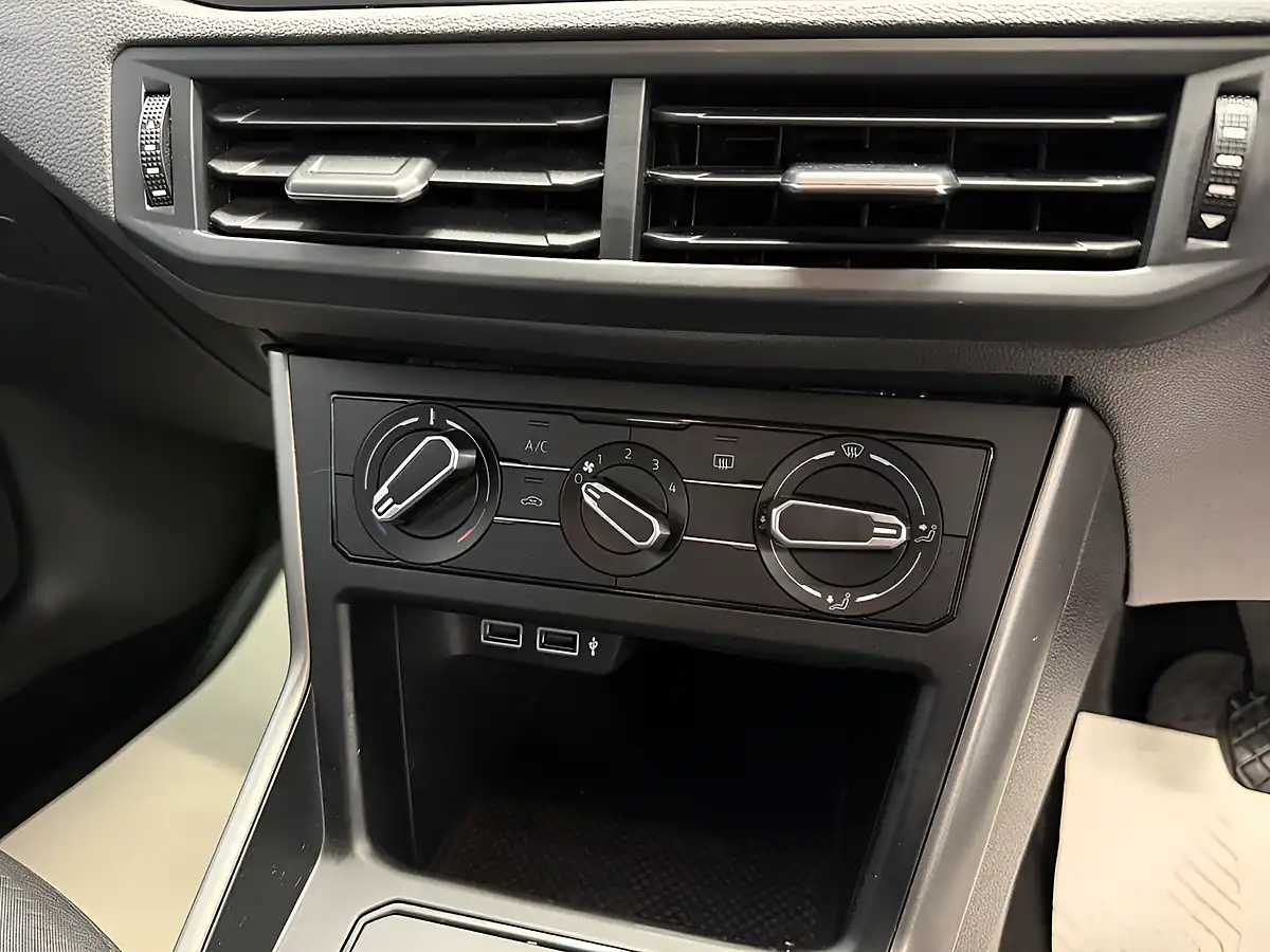 Used 2018 Volkswagen Polo Se Orange - Interior and Exterior details 20