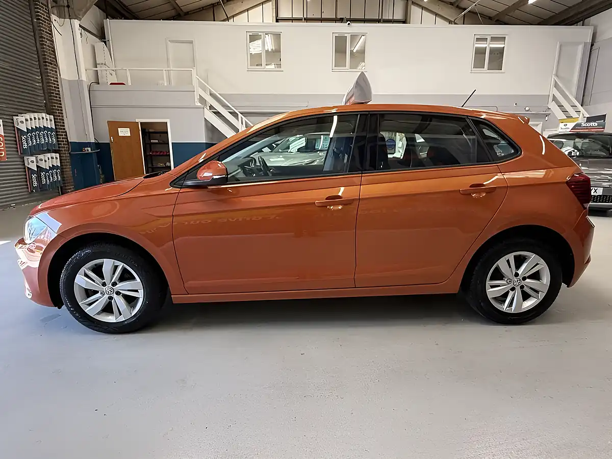 Used 2018 Volkswagen Polo Se Orange - Interior and Exterior details 5